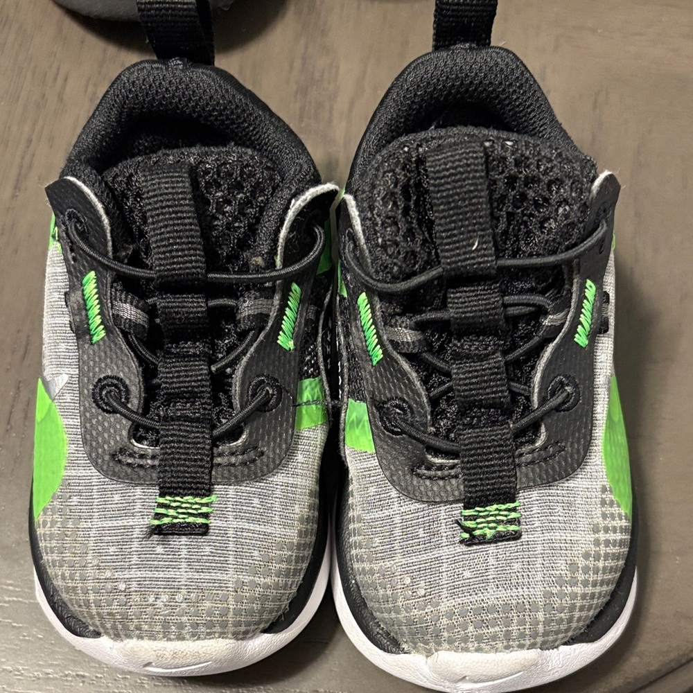 Nike Kids' Black and Green Sneakers